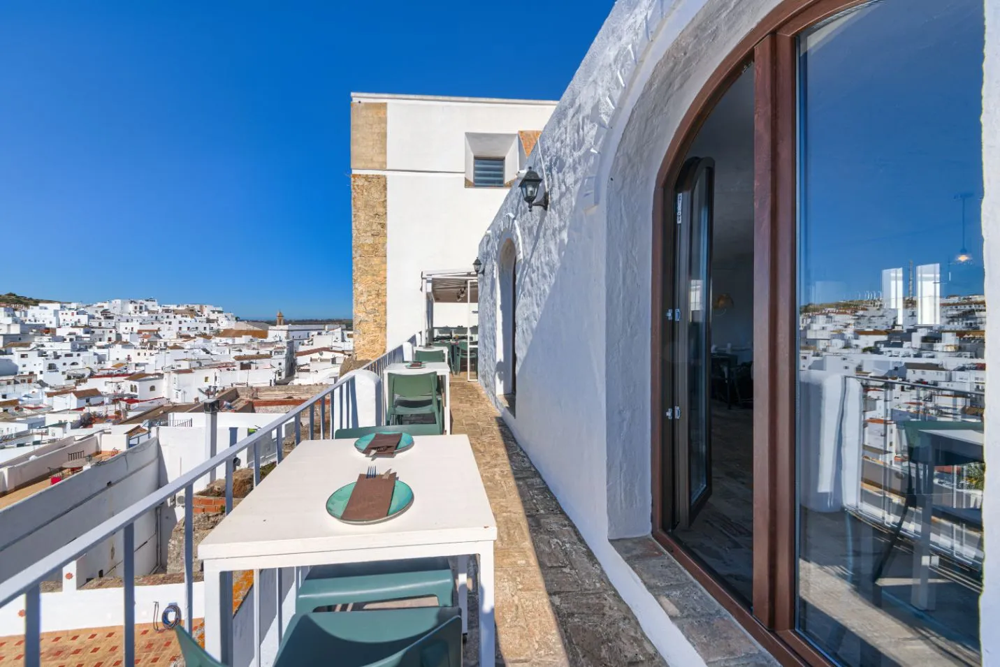 Terrasse avec chaises et vue